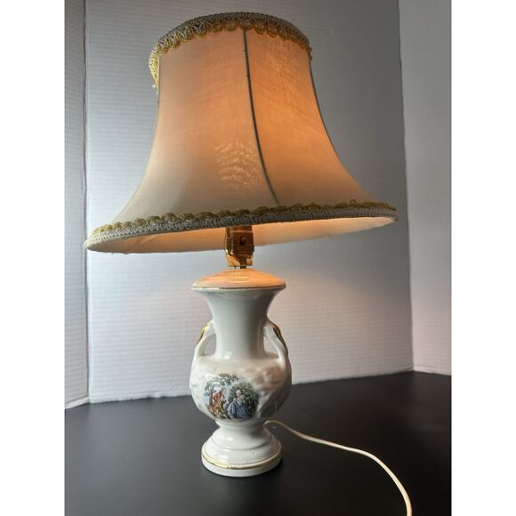 Vintage Floral White AndBlue Victorian Scroll Gold Gilt Lamp Light Yellow Shade - Picture 10 of 10